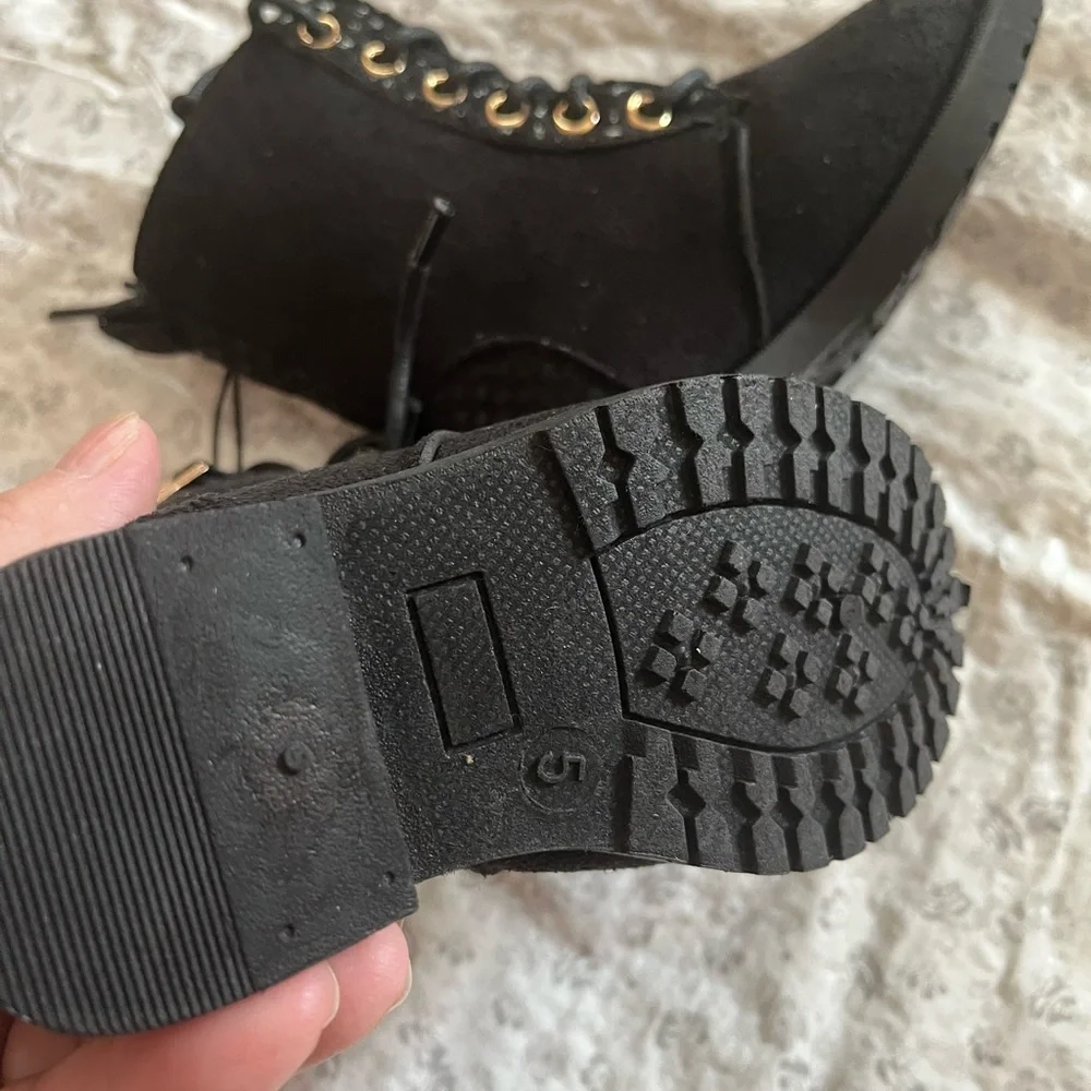 Kids Rocawear boots size 5